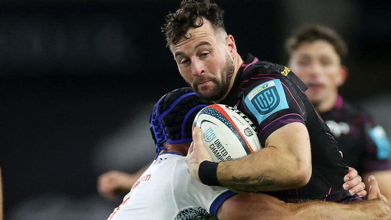 Wing Conbeer agrees to new contract with Ospreys