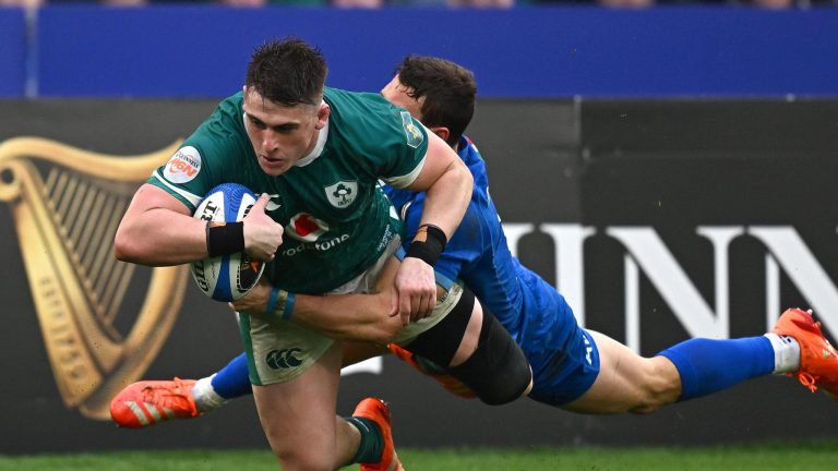 Ireland defeats Italy to maintain slim chances of winning title